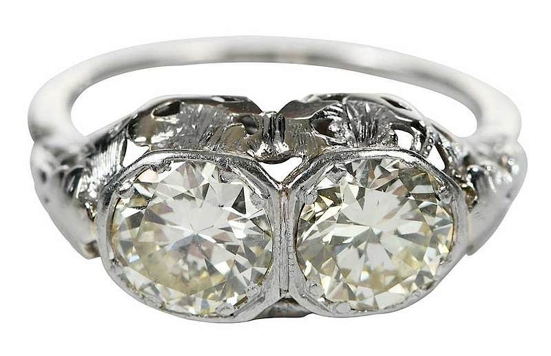 Appraisal: kt Diamond Ring two old European cut diamonds estimated weight