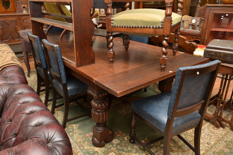 Appraisal: A HEAVILY CARVED OAK EARLY TH CENTURY DINING TABLE A