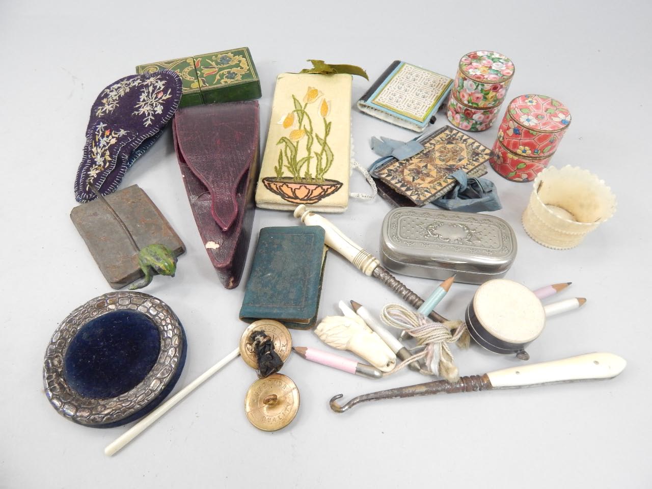 Appraisal: Miscellaneous needlework related items to include a Tunbridge ware needlework