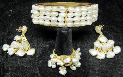 Appraisal: Group of karat yellow gold freshwater pearl jewelryBangle set with