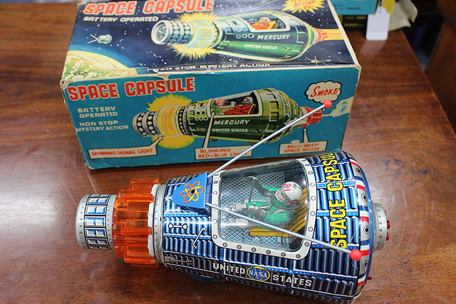 Appraisal: A JAPANESE MADE BATTERY OPERATED SPACE CAPSULE with original box