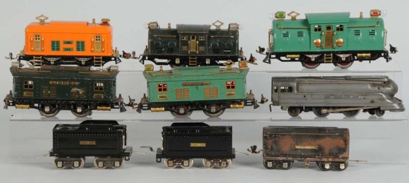 Appraisal: -Piece Lionel O-Gauge Locomotive Tender Description Pre-war Includes peacock dark