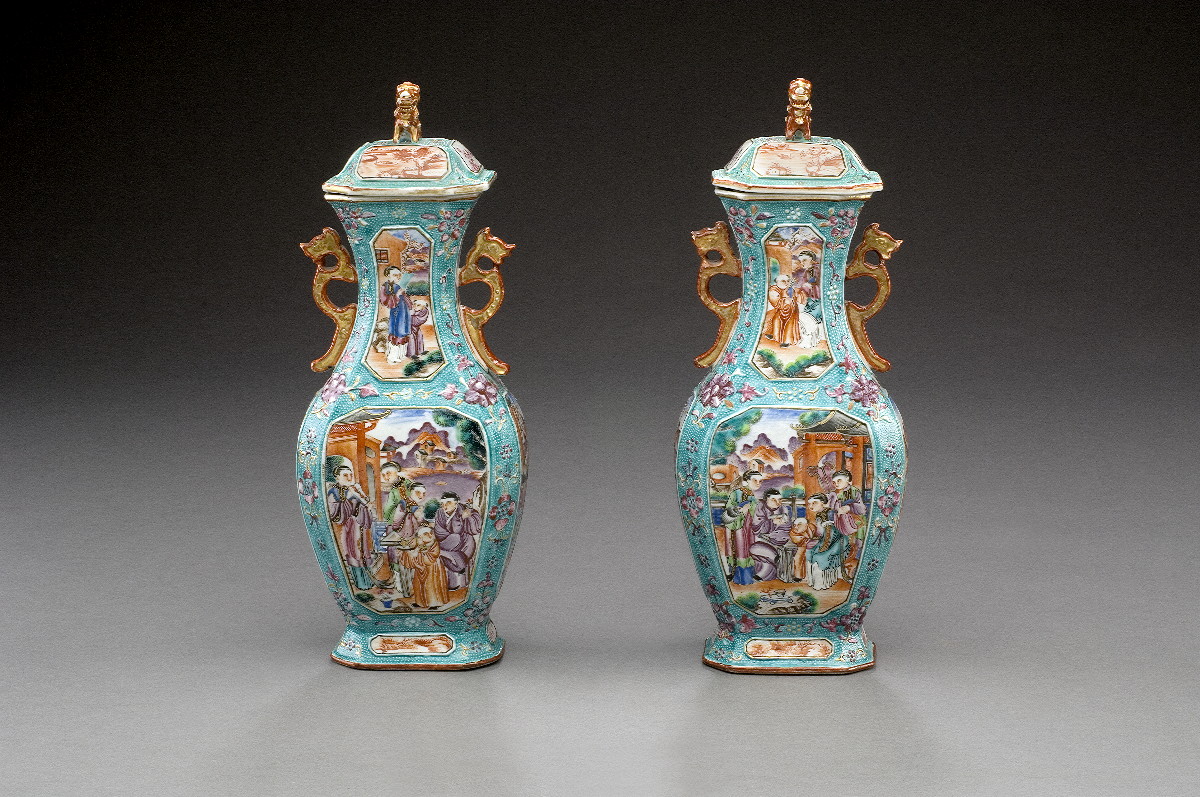 Appraisal: PAIR OF CHINESE EXPORT PORCELAIN 'MANDARIN PALETTE' VASES AND COVERS