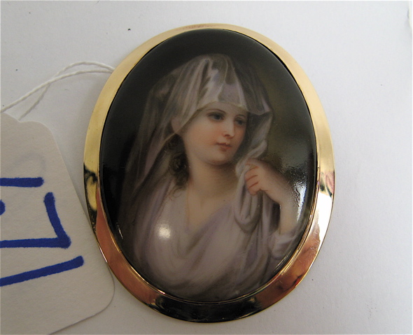 Appraisal: PORCELAIN AND K GOLD BROOCH oval gold frame supporting a