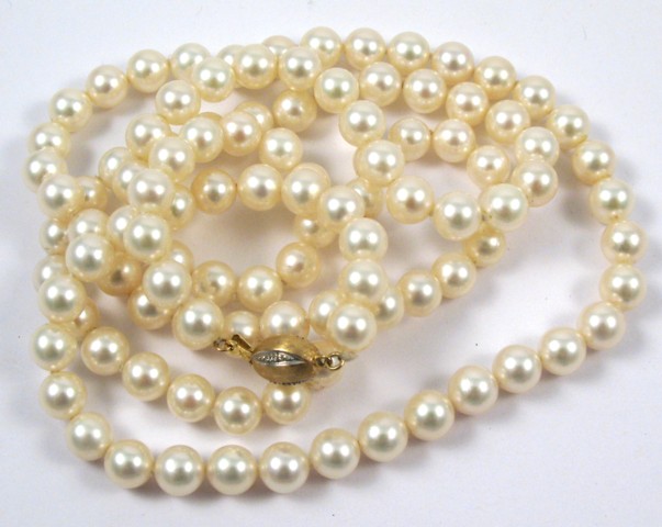 Appraisal: PEARL AND FOURTEEN KARAT GOLD NECKLACE in length and strung