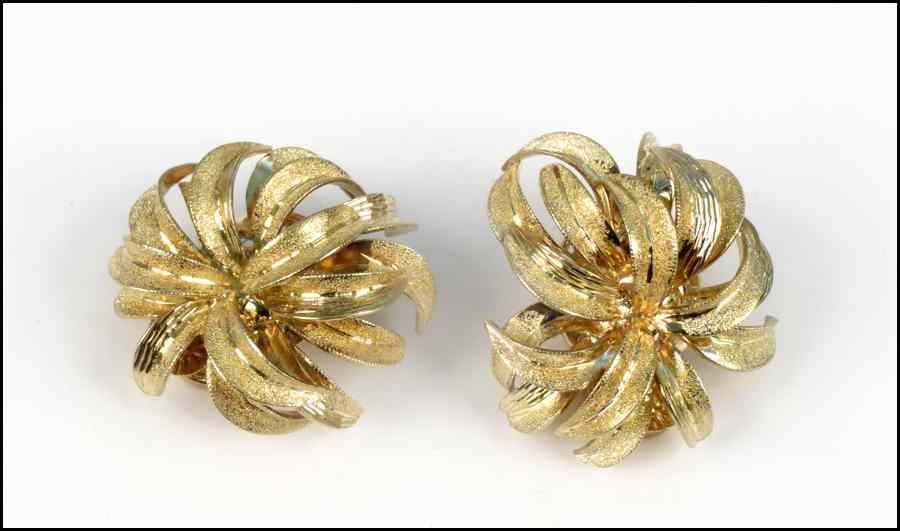 Appraisal: PAIR OF KARAT YELLOW GOLD FLOWER EARCLIPS grams Condition No