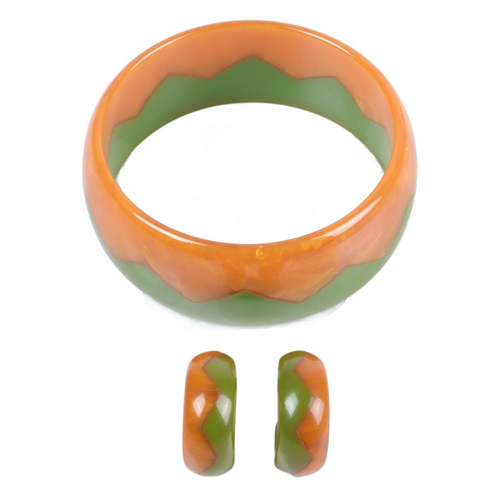 Appraisal: SET OF PEACH AND GREEN ZIGZAG BAKELITE BANGLE BRACELET AND