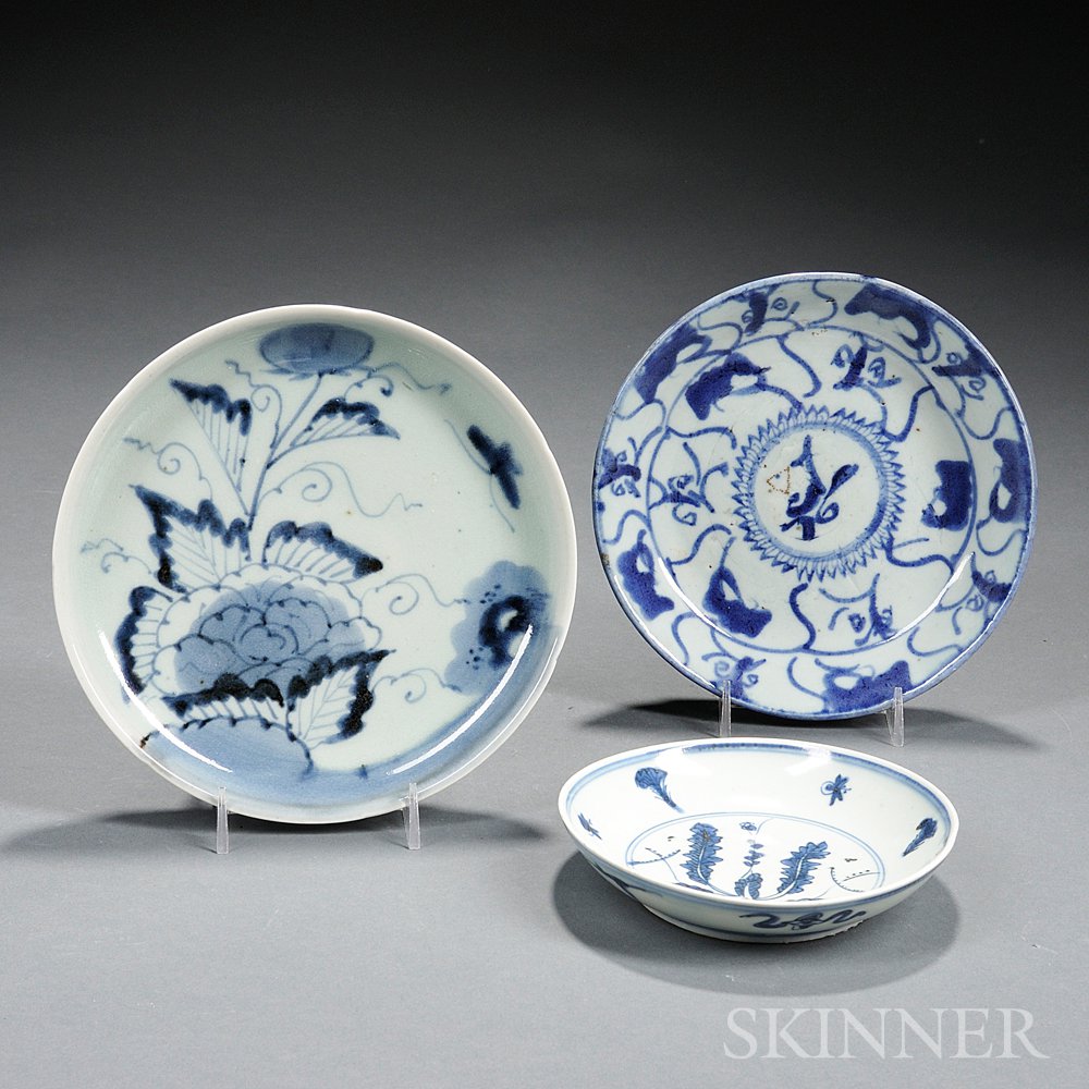 Appraisal: Three Sometsuke Dishes Japan th and th century one with