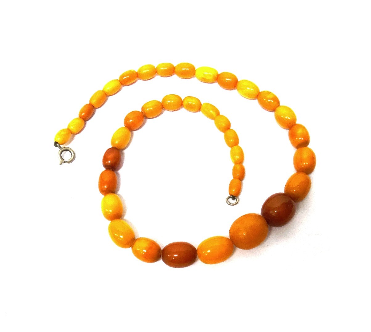 Appraisal: A single row necklace of graduated vary coloured mottled butterscotch