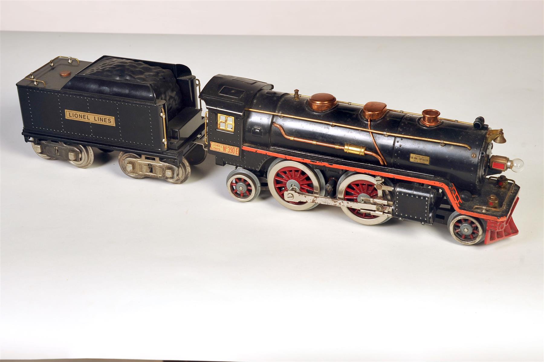 Appraisal: LIONEL STANDARD GAUGE LIONEL LINES - - -E STEAM ENGINE