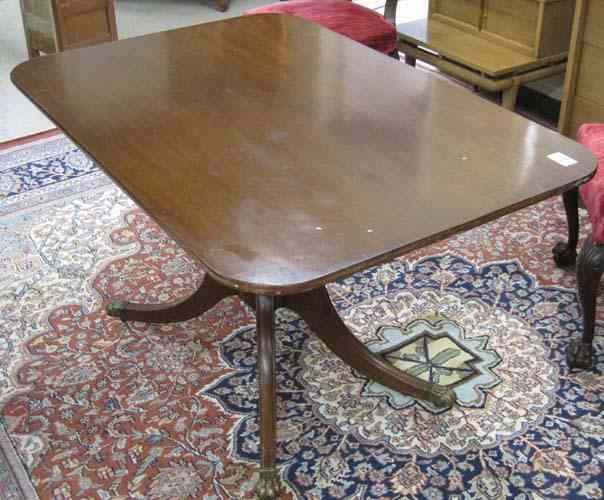 Appraisal: FEDERAL STYLE MAHOGANY DINING TABLE American c having a rectangular