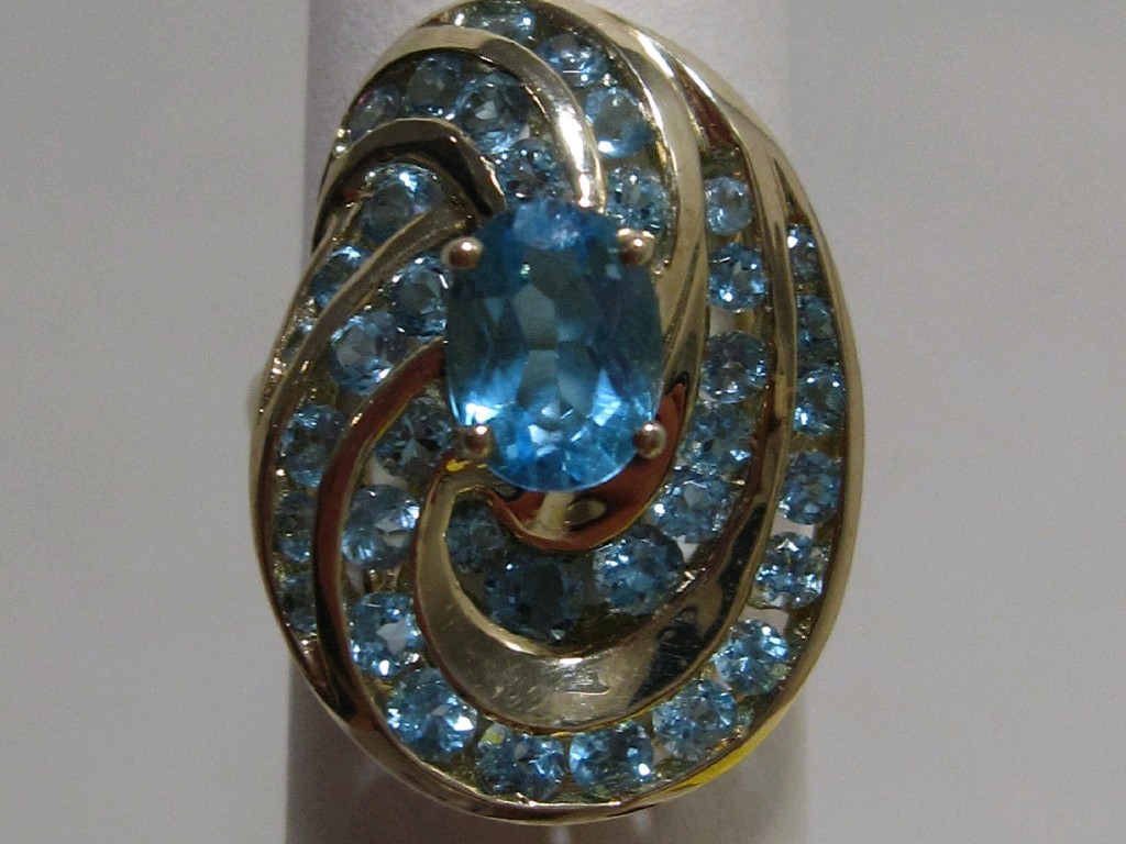 Appraisal: Nine carat gold blue topaz set dress ring