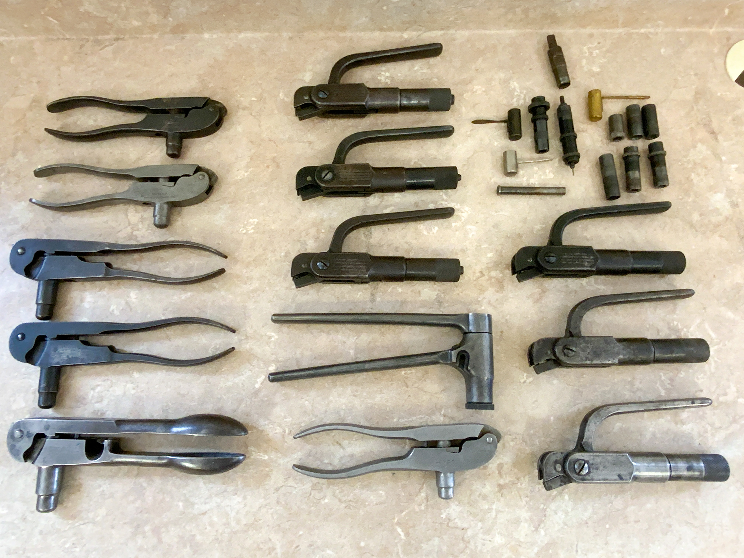 Appraisal: GROUP OF BULLET MOLDS AND RELOADING ITEMS Several Winchester Of