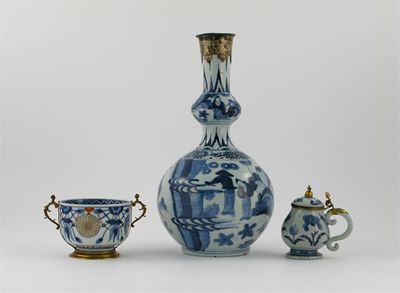 Appraisal: A Japanese blue and white gourd-shaped vase painted with figures