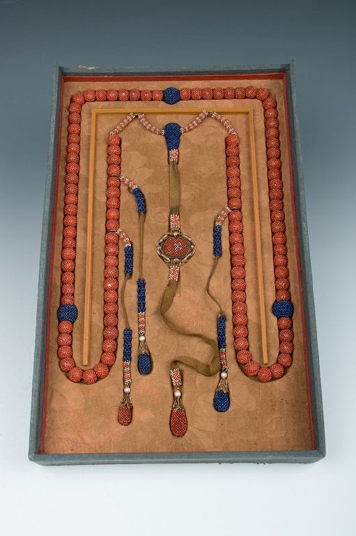 Appraisal: CORAL AND PEARL COURT NECKLACE QING Comprising of a strand