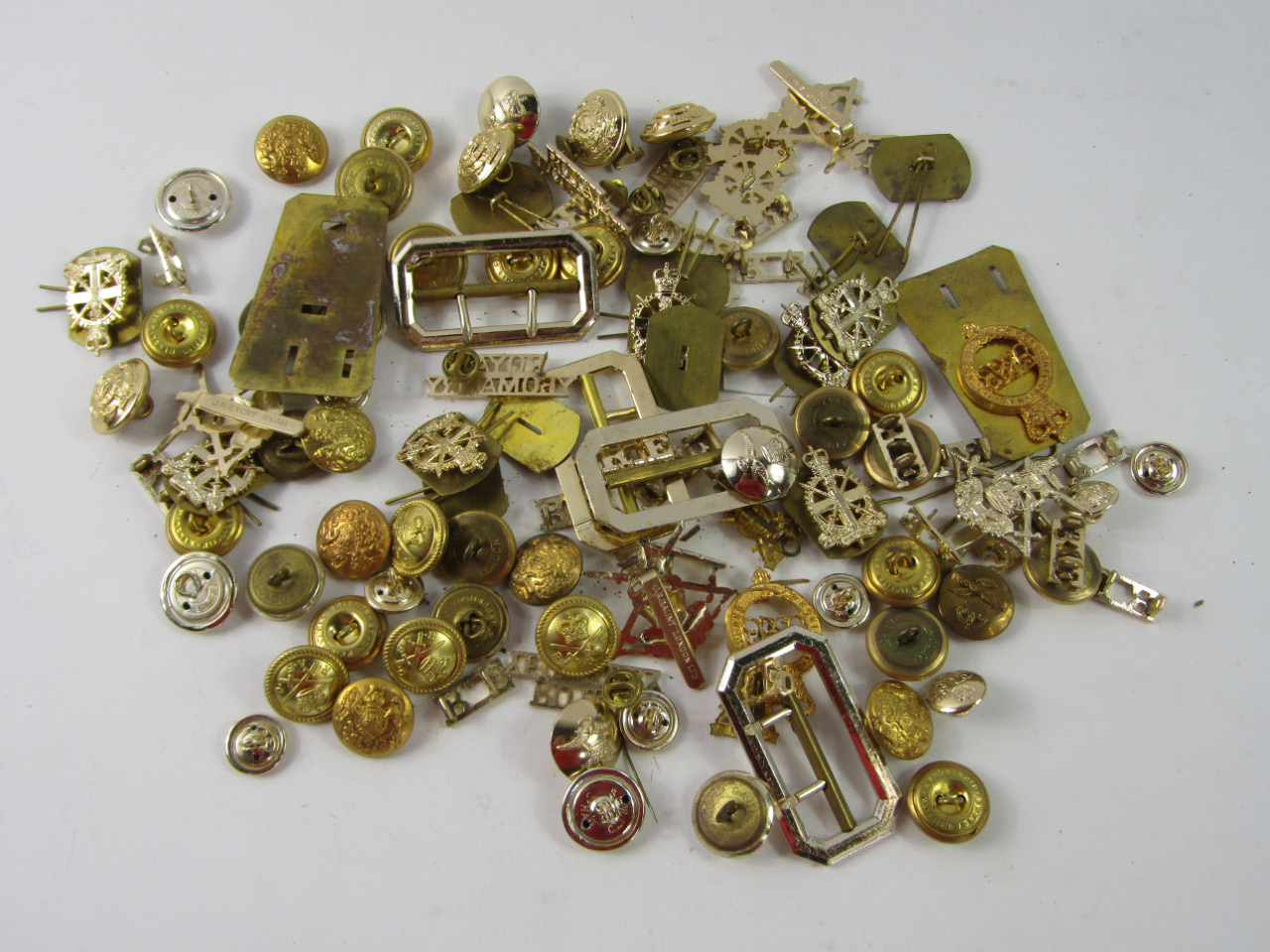 Appraisal: Military brass buttons cap badges etc to include R E