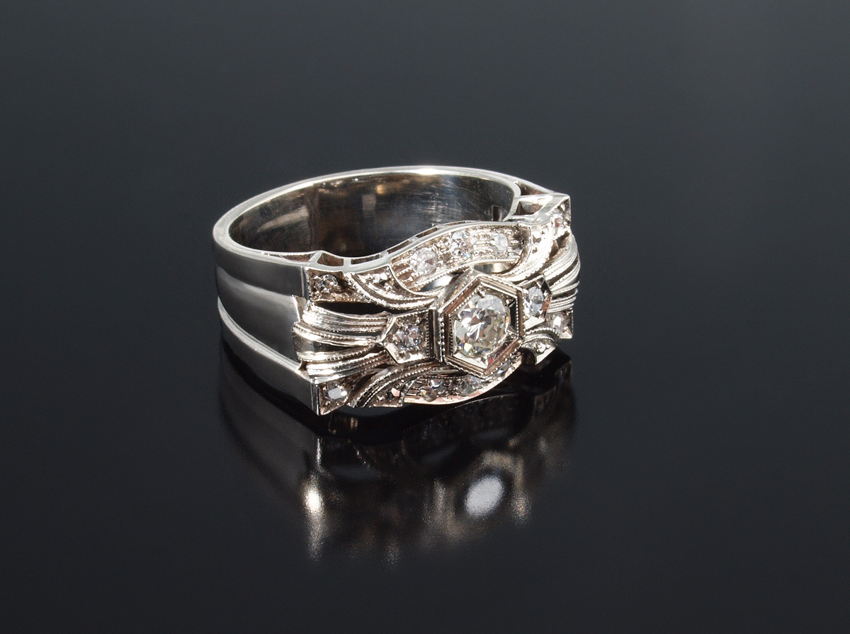 Appraisal: WHITE GOLD RETRO DECO 'S DECK RING K white gold