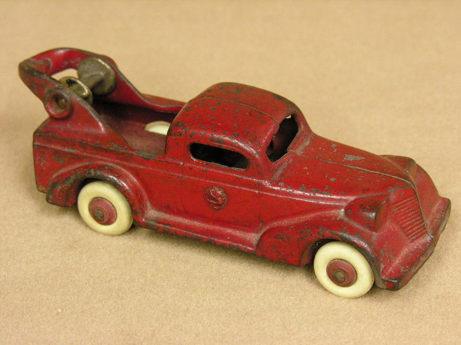 Appraisal: A C WILLIAMS CAST IRON TOY WRECKER Size by Condition