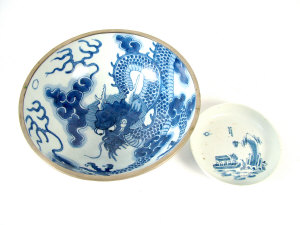 Appraisal: th century Chinese blue and white circular dish painted with