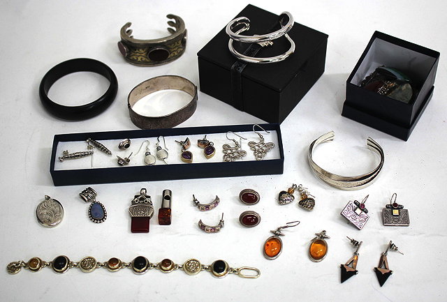 Appraisal: A QUANTITY OF SILVER AND PASTE JEWELLERY to include a