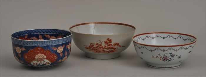 Appraisal: TWO CHINESE EXPORT PORCELAIN BOWLS One decorated with sprays and