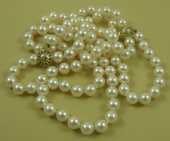 Appraisal: ADJUSTABLE LENGTH JAPANESE AKOYA PEARL NECKLACE WITH APPRAISAL the strand