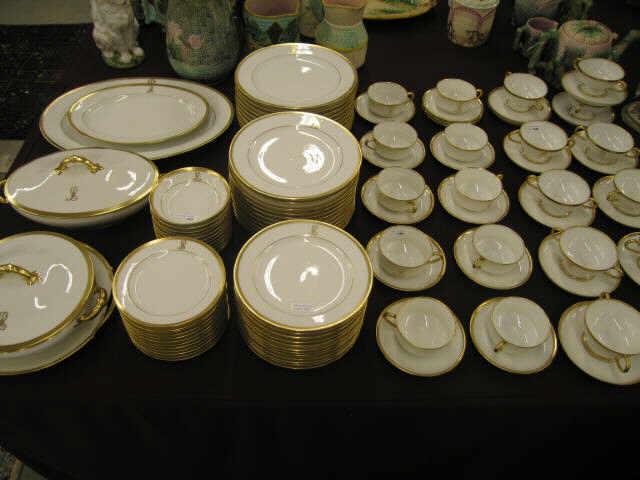 Appraisal: Pc Haviland Limoges Dinner Service for gold rim includes cream