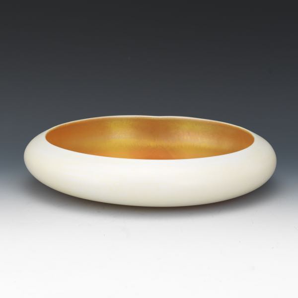 Appraisal: LARGE STEUBEN GOLD AURENE AND CALCITE OVAL CENTERPIECE BOWL x