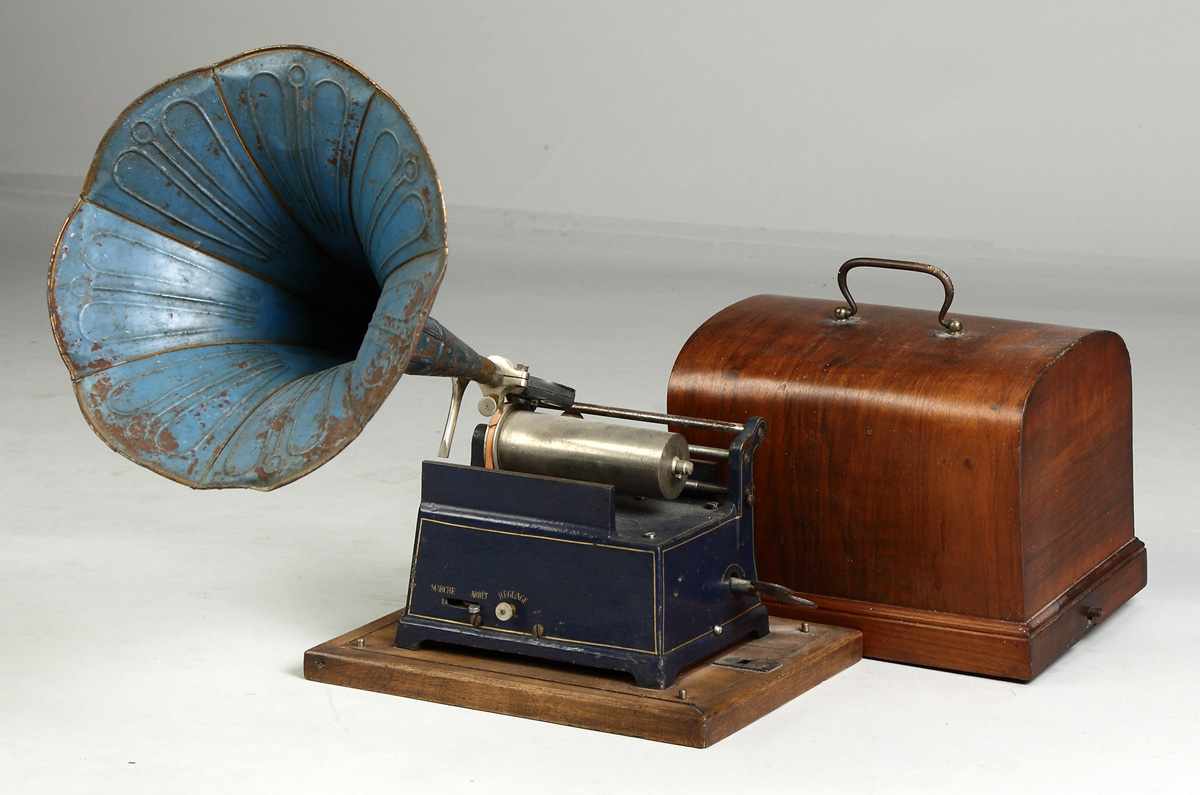 Appraisal: Le Menestrel Phonograph A version of ''Le Gaulois'' sold by