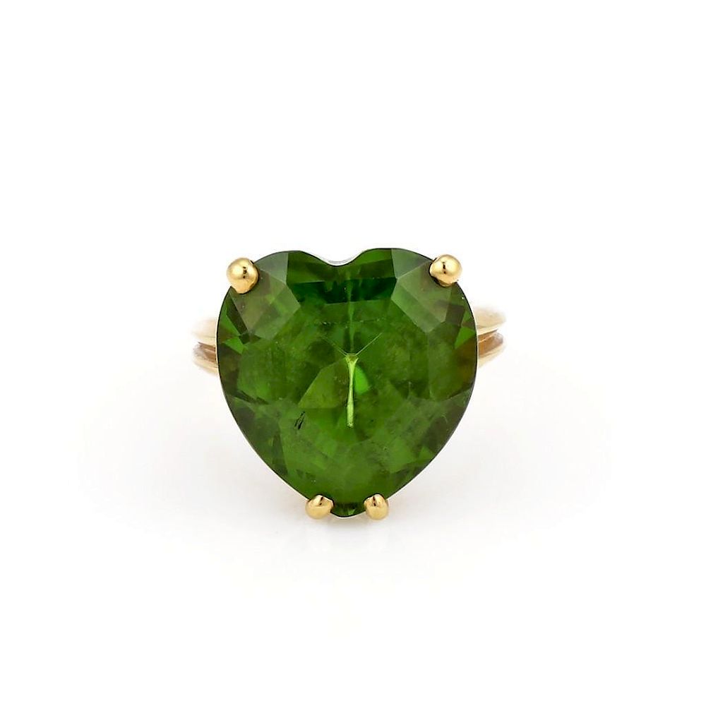 Appraisal: K Yellow Gold Heart Shaped Peridot Solitaire Ring K Yellow