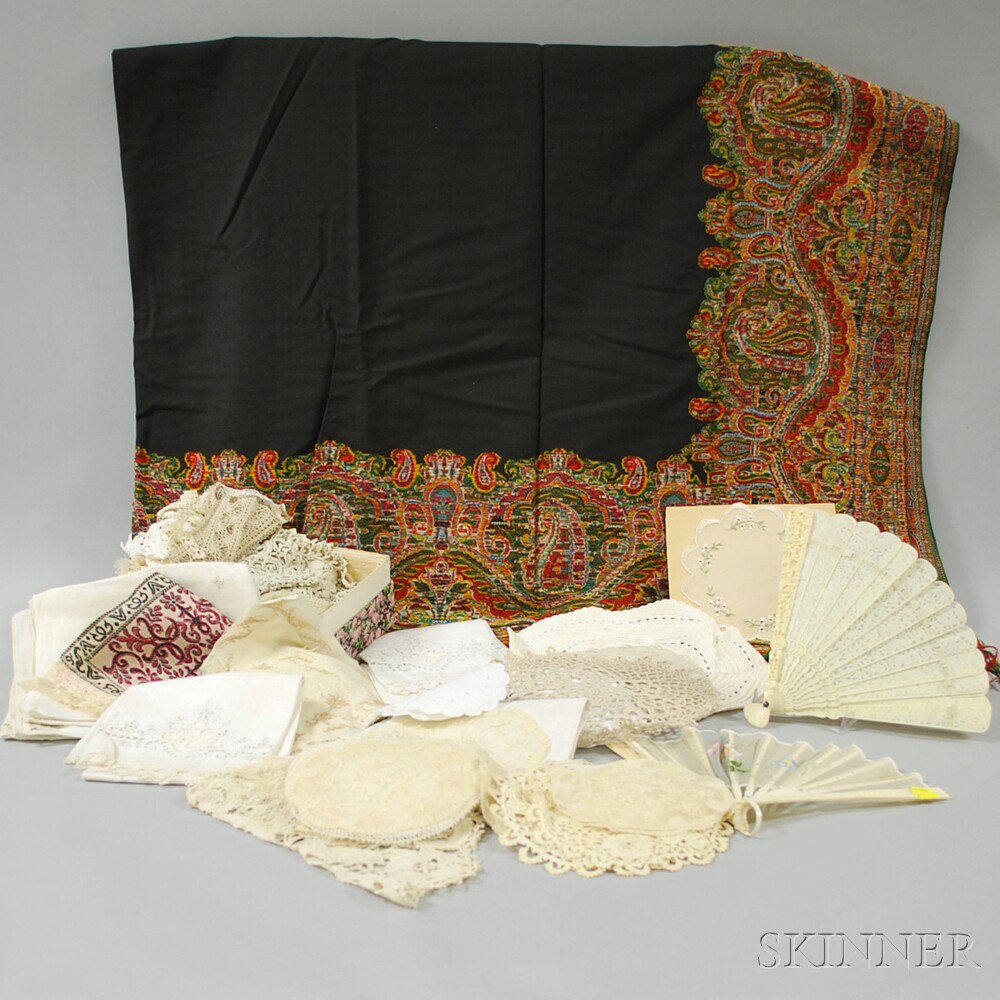 Appraisal: Group of Textiles and Fans including lace doilies a small