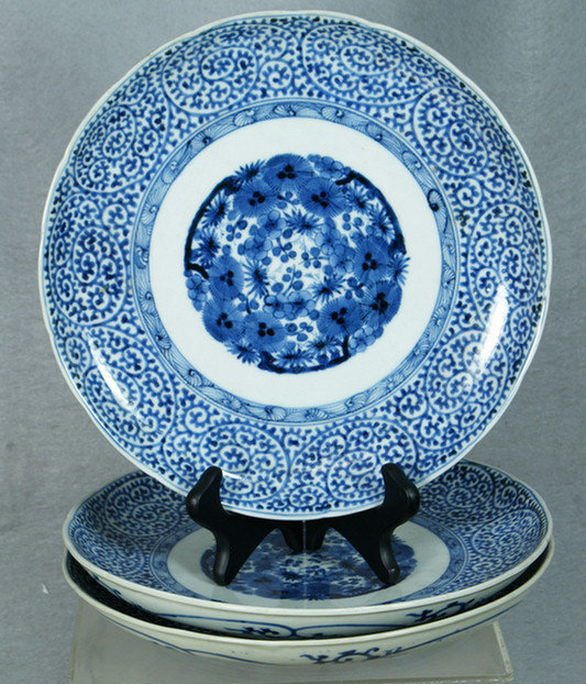 Appraisal: Chinese blue and white shallow porcelain bowls d th c