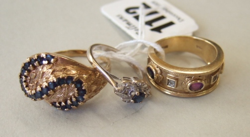 Appraisal: A gold and sapphire set ring in a serpentine design