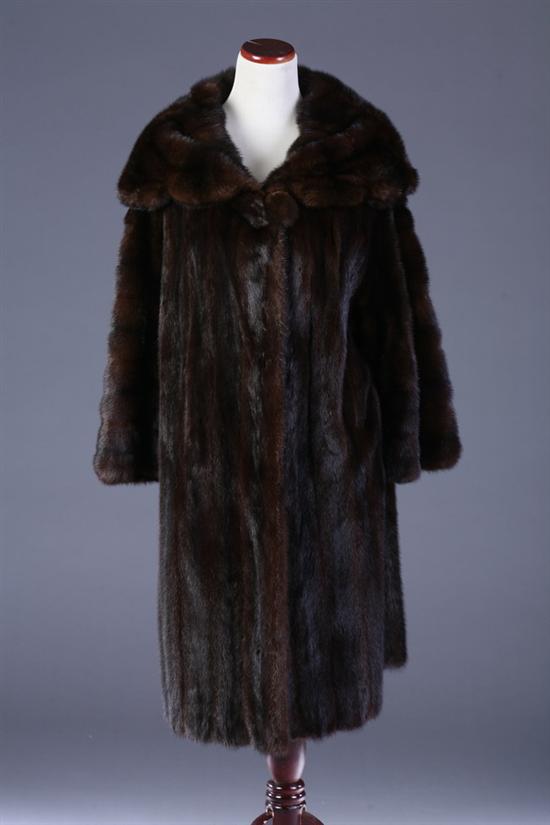 Appraisal: LADY'S DARK RANCH MINK FUR COAT s Rosendorf Evans Washington