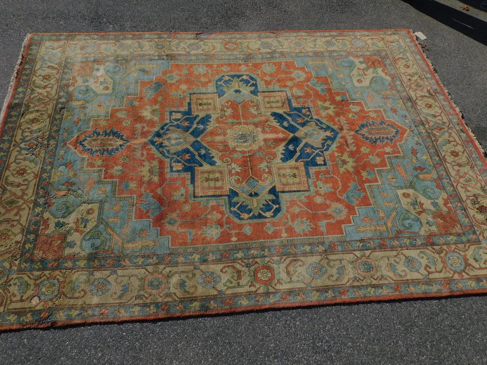 Appraisal: ANTIQUE HERIZ CARPET Antique Heriz room size carpet with Serapi