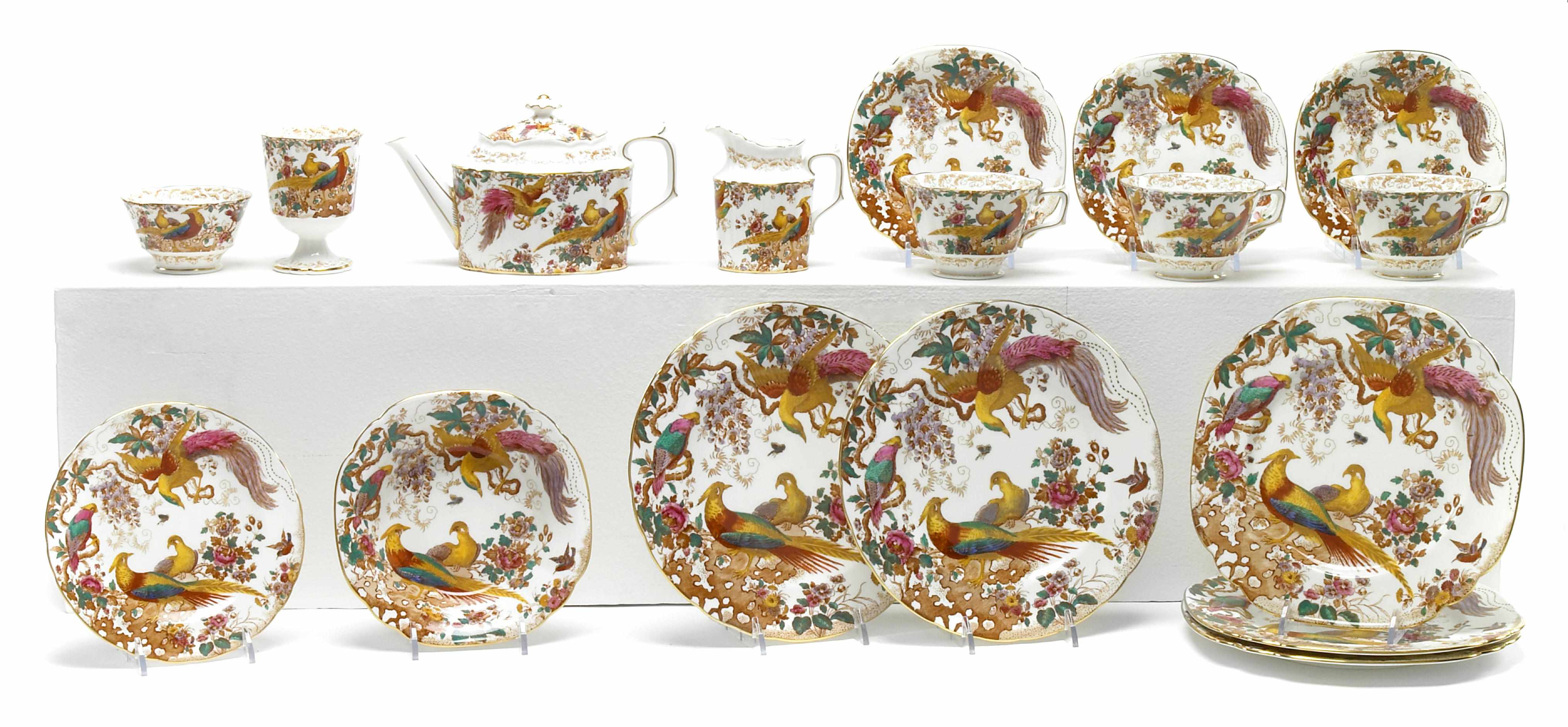 Appraisal: A Royal Crown Derby part service in 'Olde Avesbury' pattern