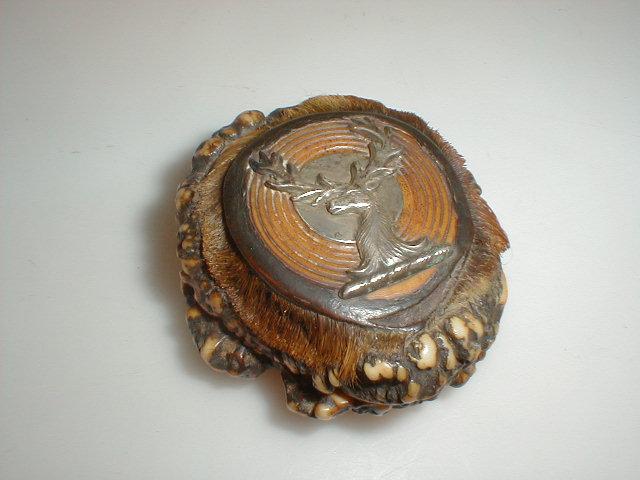 Appraisal: thC antler snuff box the lid with a silver stag's