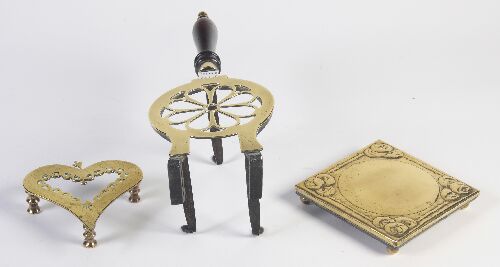 Appraisal: A Glasgow style brass kettle stand of square form with