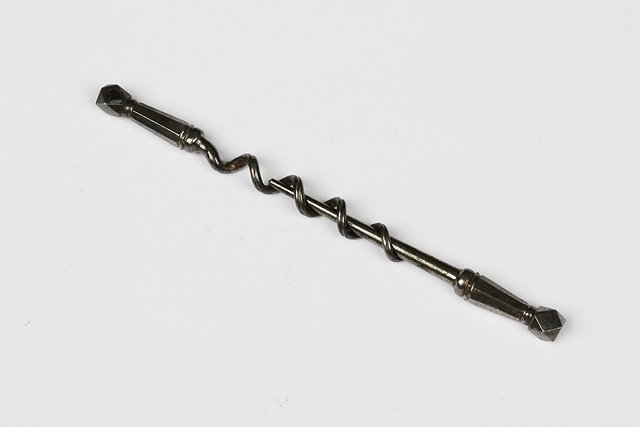 Appraisal: A CUT STEEL PEG AND WORM CORKSCREW with split helix