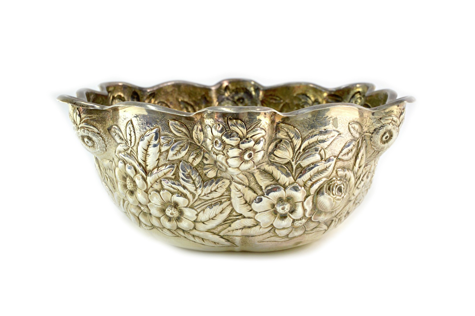 Appraisal: An American silver fruit bowl late th Century of shaped