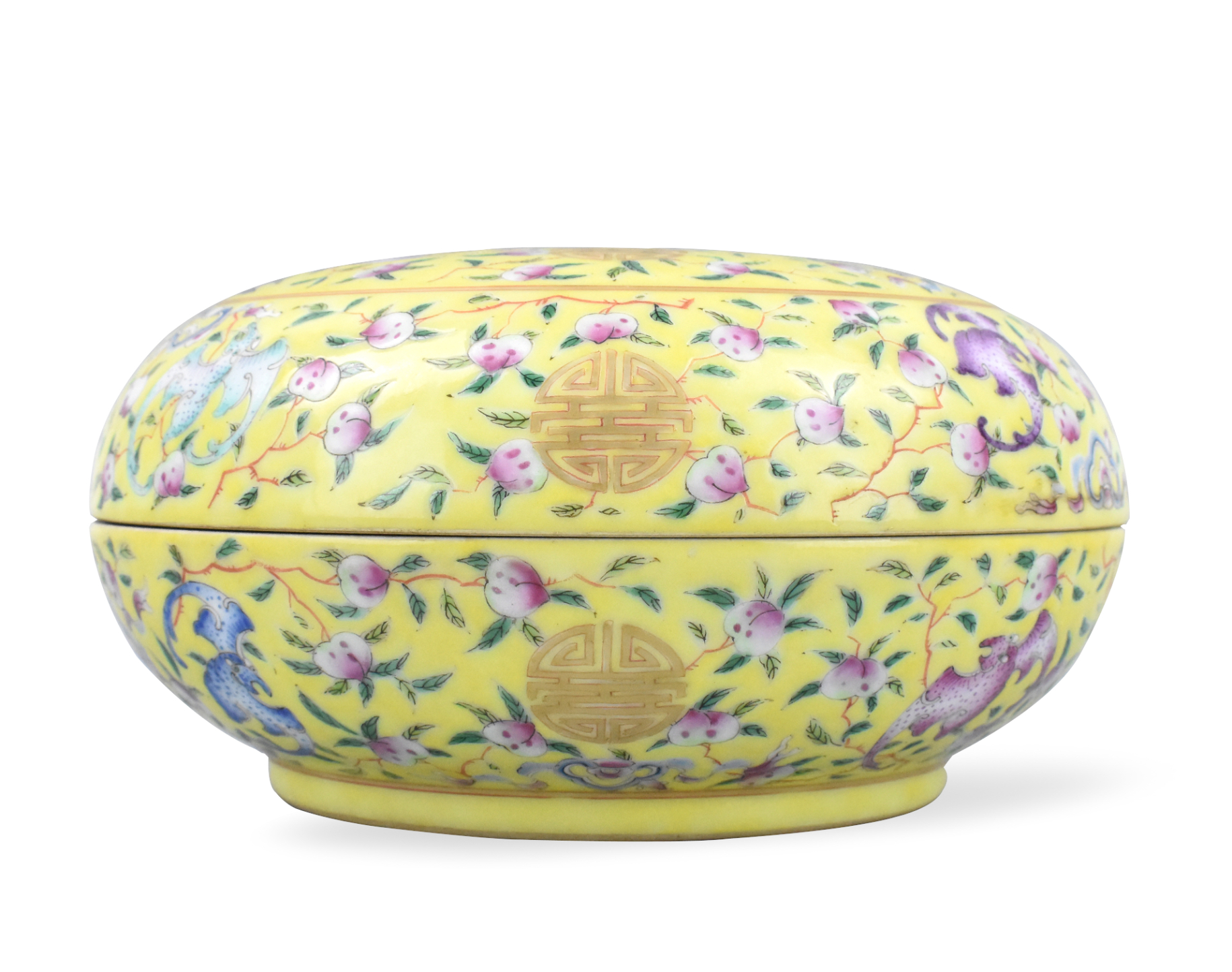 Appraisal: A Chinese famille rose covered box with Tongzhi mark Yellow