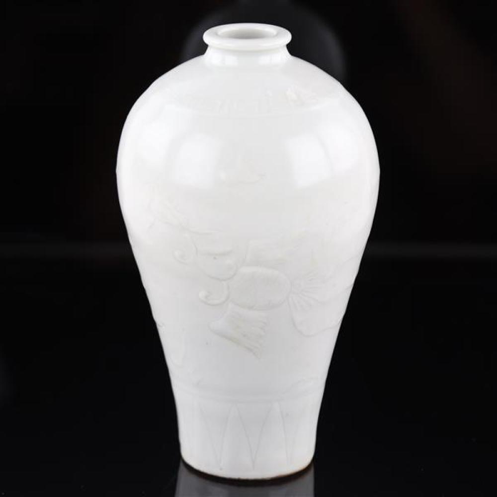 Appraisal: CHINESE YUAN STYLE DEHUA OR BLANC DE CHINE EARTHENWARE VASE