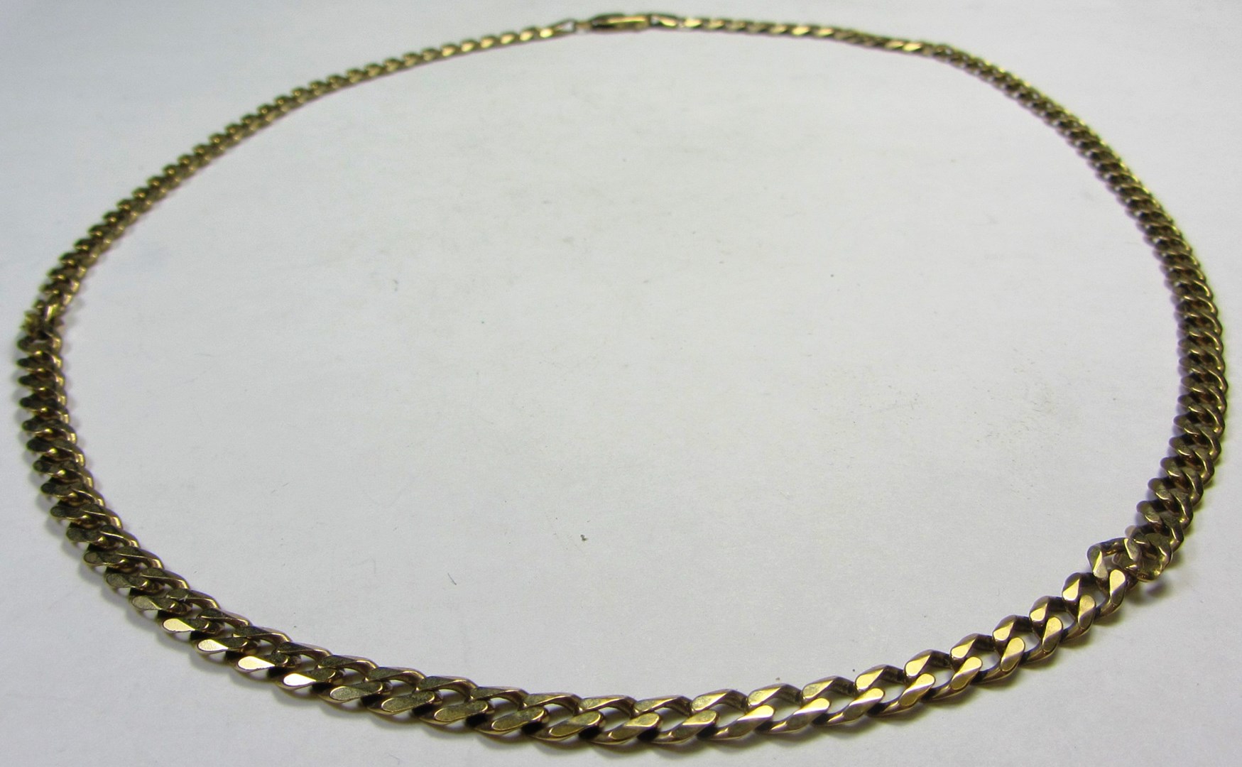 Appraisal: A ct gold faceted curb link neckchain on a sprung