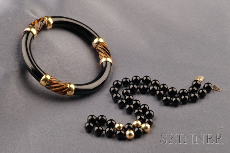 Appraisal: kt Gold Tiger's Eye Quartz and Onyx Bangle the polished