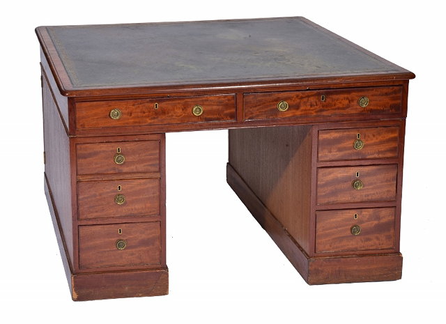 Appraisal: A VICTORIAN PARTNERS MAHOGANY PEDESTAL DESK the top with a