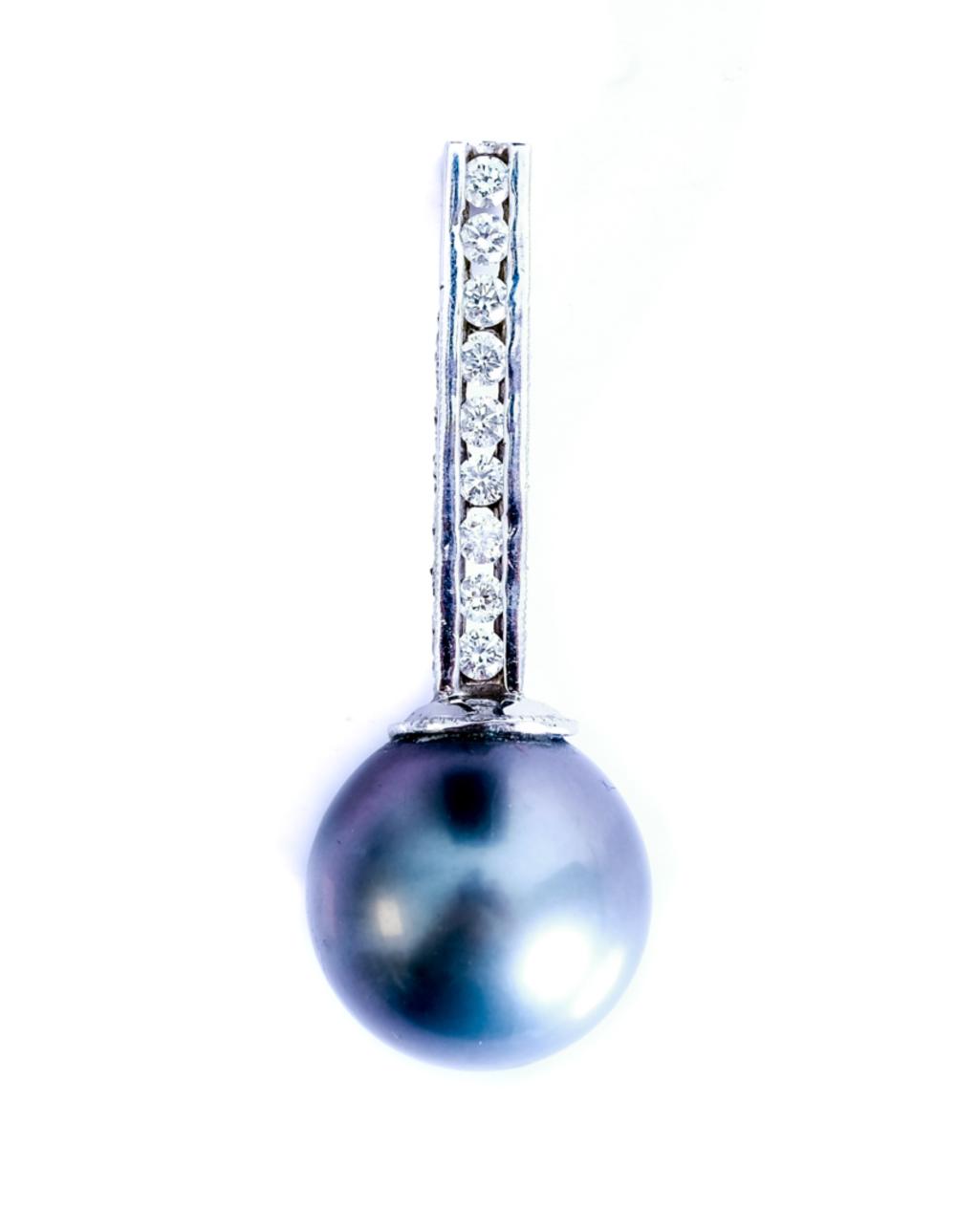 Appraisal: K WHITE GOLD DIAMOND PEARL PENDANT k white gold pendant