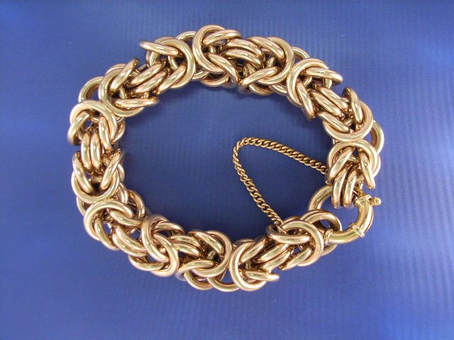 Appraisal: A ct gold knot link bracelet length cm gms