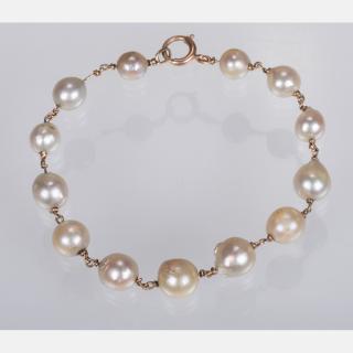 Appraisal: A kt Yellow Gold and Graduated Cultured Pearl Bracelet A