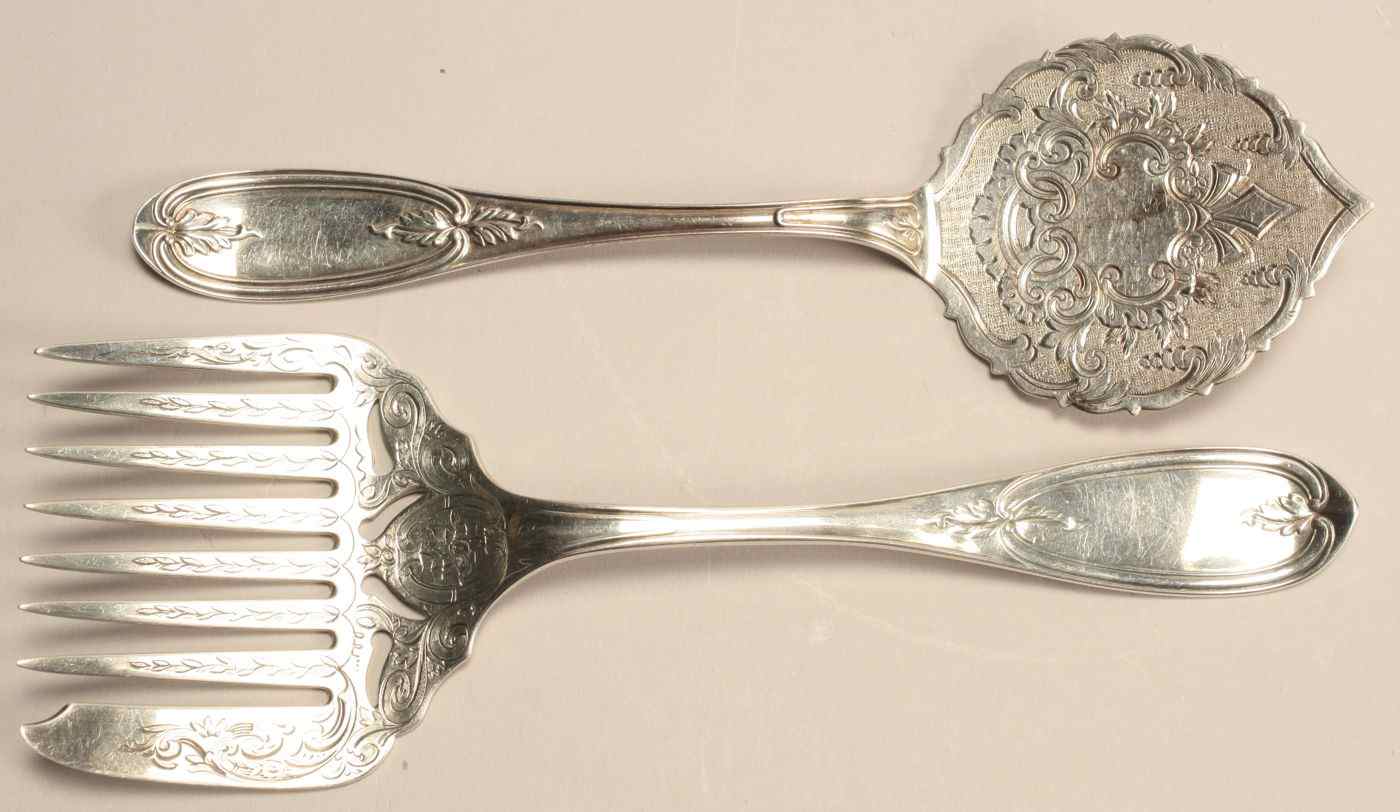 Appraisal: TWO STERLING SILVER SERVING ITEMS One by Jones Shreve Brown