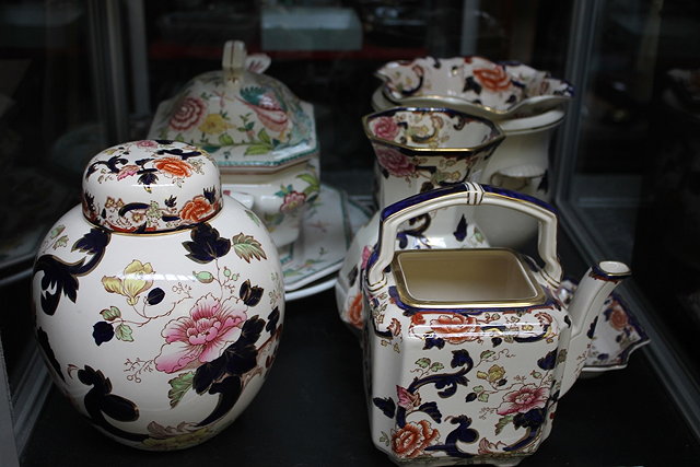 Appraisal: A COLLECTION OF MASON'S MANDALAY PATTERN including a ginger jar